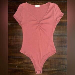 Alter’d State Mauve pink Ribbed V Neck Tee Bodysuit